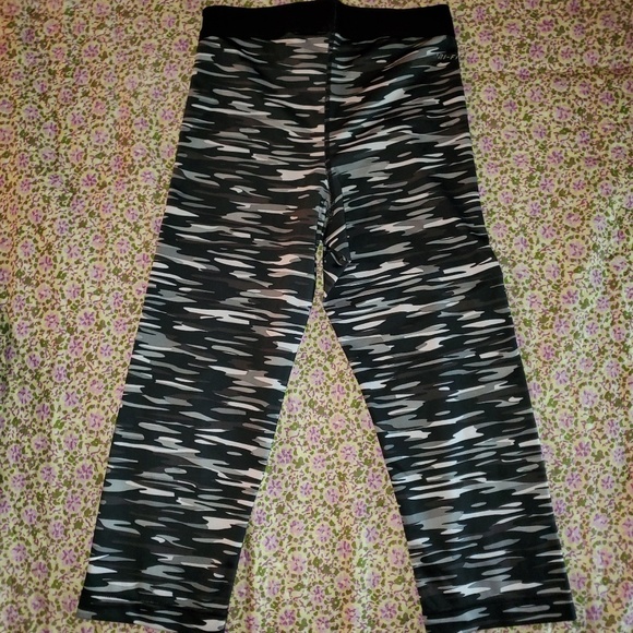 Nike Pro Camo Legging - Picture 3 of 3